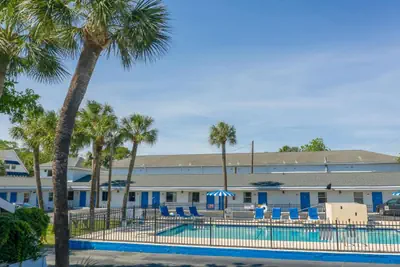 Photo 3 - Royal Palms Motel