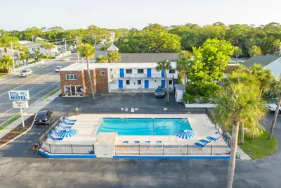 Photo 5 - Royal Palms Motel
