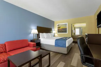 Photo 3 - Days Inn by Wyndham Greensboro Airport