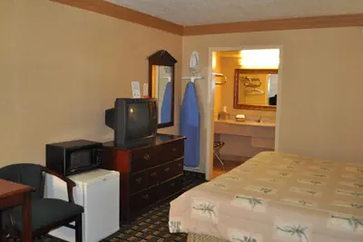 Photo 5 - Executive Inn, Springdale