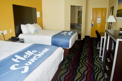 Photo 4 - Days Inn & Suites by Wyndham Augusta Near Fort Eisenhower