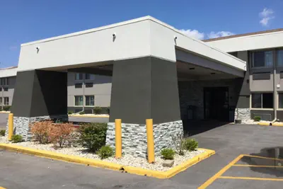 Photo 5 - Super 8 by Wyndham South Holland