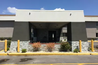 Photo 4 - Super 8 by Wyndham South Holland