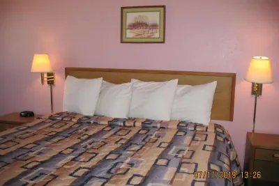 Photo 4 - Executive Inn