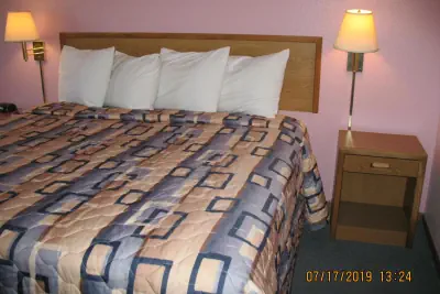 Photo 2 - Executive Inn