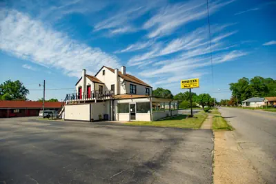 Photo 3 - Coach House Inn