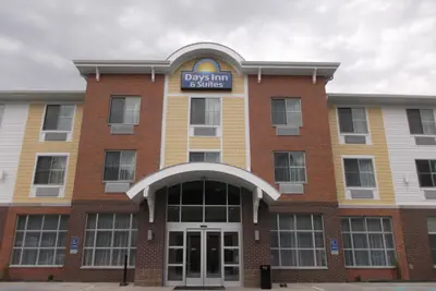Photo 2 - Days Inn & Suites by Wyndham Caldwell