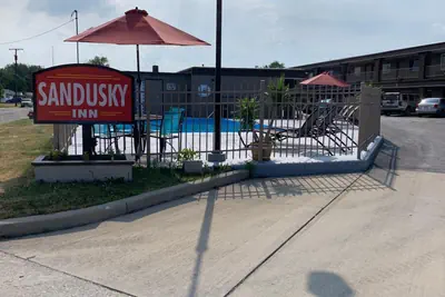 Photo 2 - Sandusky Inn