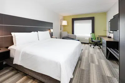 Photo 3 - Holiday Inn Express Hotel & Suites Dublin by IHG