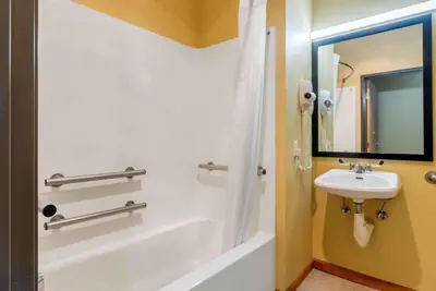 Photo 4 - Quality Inn & Suites Lenexa Kansas City