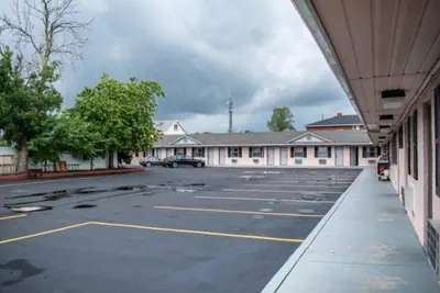 Photo 5 - Boulevard Inn