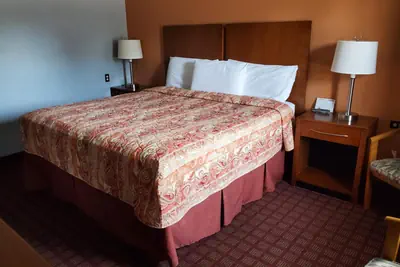 Photo 4 - Economy Inn