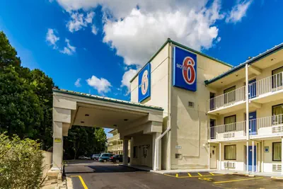 Photo 3 - Motel 6-Raleigh, NC - Cary