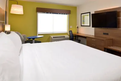 Photo 4 - Holiday Inn Express & Suites - Ottumwa by IHG
