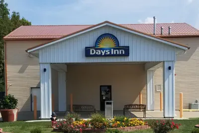 Photo 5 - Days Inn by Wyndham Springfield