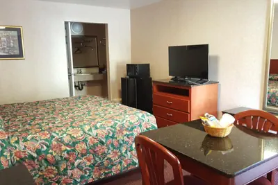 Photo 4 - Atrium Inn & Suites