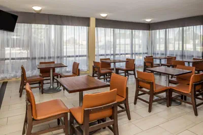 Photo 4 - Days Inn by Wyndham Wilson