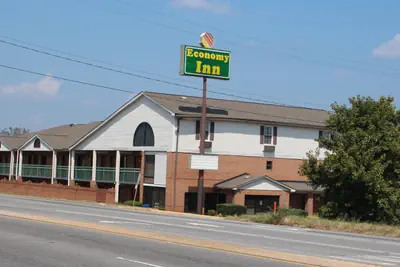 Photo 2 - Economy Inn - Statesville