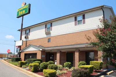 Photo 4 - Economy Inn - Statesville