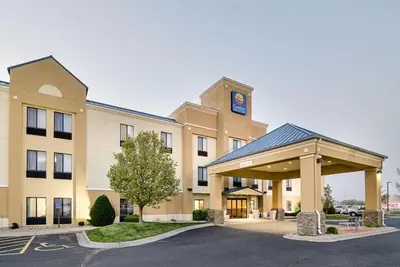 Photo 3 - Comfort Inn & Suites Hutchinson