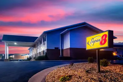 Photo 3 - Super 8 by Wyndham Washington