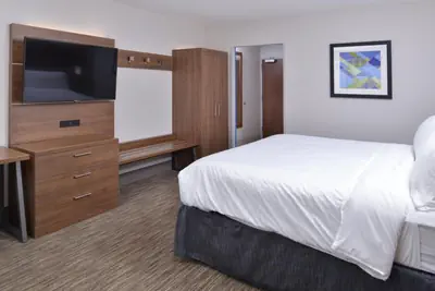 Photo 3 - Holiday Inn Express & Suites - Marshalltown by IHG
