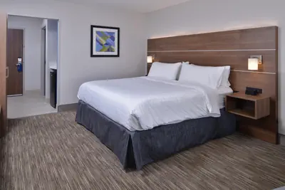 Photo 4 - Holiday Inn Express & Suites - Marshalltown by IHG