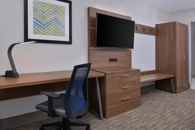Photo 2 - Holiday Inn Express & Suites - Marshalltown by IHG