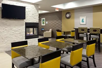 Photo 4 - Holiday Inn Express and Suites Batavia by IHG