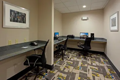 Photo 5 - Holiday Inn Express and Suites Batavia by IHG