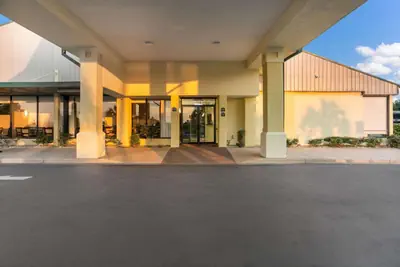 Photo 3 - Quality Inn & Suites near Lake Eufaula