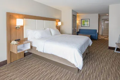 Photo 5 - Holiday Inn Express & Suites Jamestown by IHG