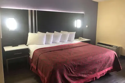 Photo 4 - Days Inn by Wyndham Grove City Columbus South