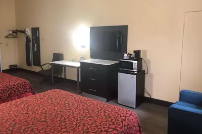 Photo 3 - Days Inn by Wyndham Grove City Columbus South