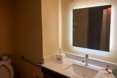 Photo 5 - Days Inn by Wyndham Grove City Columbus South