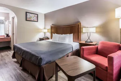 Photo 2 - Econo Lodge Gainesville Downtown Area