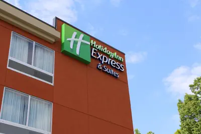 Photo 5 - Holiday Inn Express & Suites - Hendersonville SE - Flat Rock by IHG