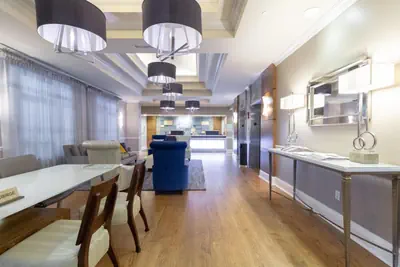 Photo 5 - Holiday Inn Express Savannah - Historic District