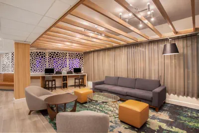 Photo 4 - Holiday Inn & Suites Parsippany Fairfield by IHG