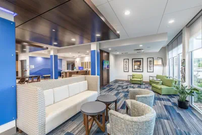 Photo 4 - Holiday Inn Express & Suites - Milledgeville by IHG