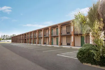 Photo 2 - Days Inn by Wyndham Hardeeville/ I-95 State Line