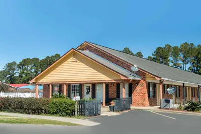 Photo 2 - Travelodge by Wyndham Santee