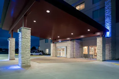 Photo 4 - Holiday Inn Express & Suites Kingdom City by IHG