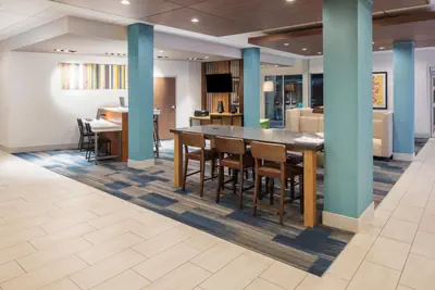 Photo 3 - Holiday Inn Express & Suites Kingdom City by IHG