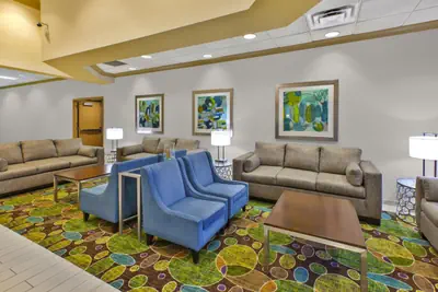 Photo 5 - Holiday Inn & Suites Bolingbrook by IHG