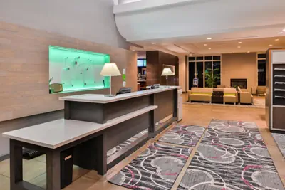 Photo 3 - Holiday Inn Kansas City Airport by IHG