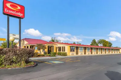 Photo 4 - Econo Lodge