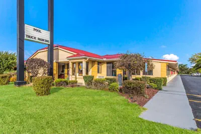 Photo 5 - Econo Lodge