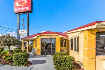 Photo 2 - Econo Lodge
