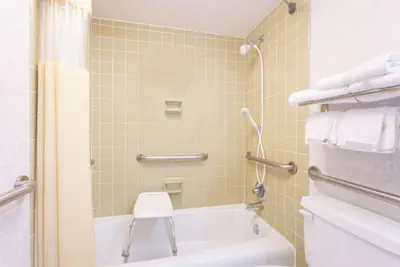 Photo 4 - Days Inn by Wyndham Byron